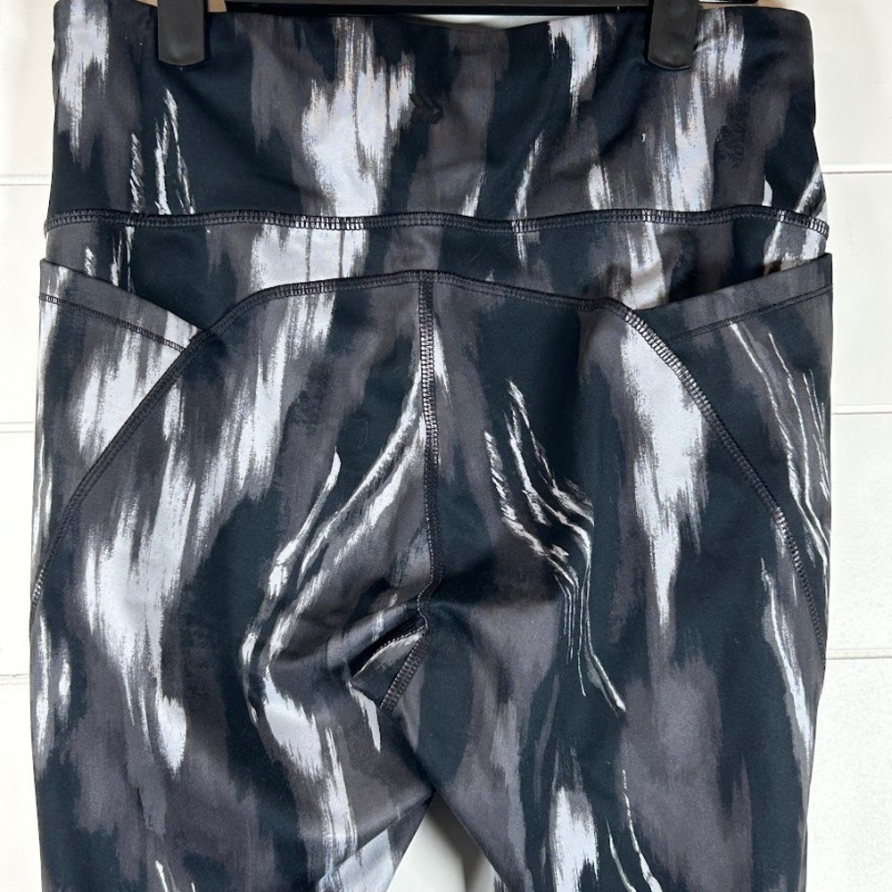 All‎ in Motion Women's Medium Athletic 7/8 Leggings Black Gray White Print - Picture 5 of 7